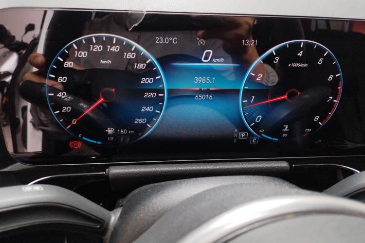 Used Mercedes-Benz GLA 2020 GLA 180 Odometer Close Up