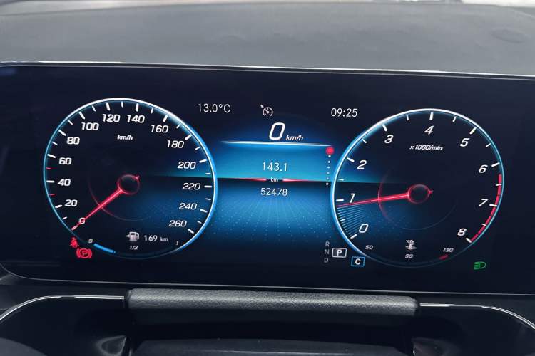 Used Mercedes-Benz GLA 2020 GLA 200 Odometer Close Up