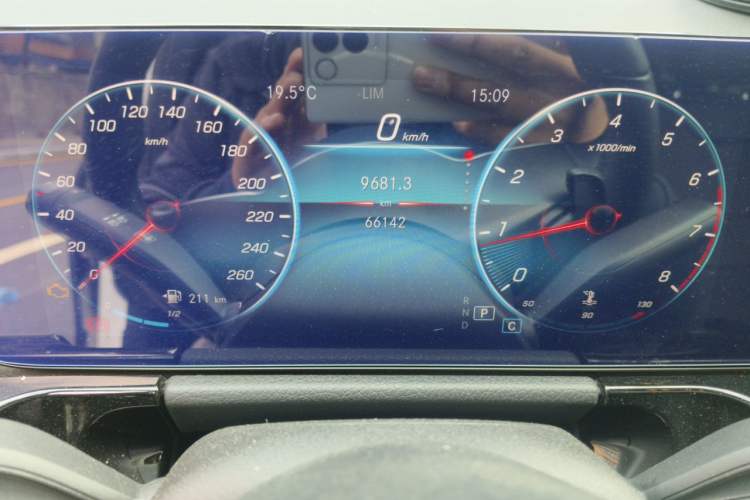Used Mercedes-Benz GLA 2020 GLA 180 Odometer Close Up