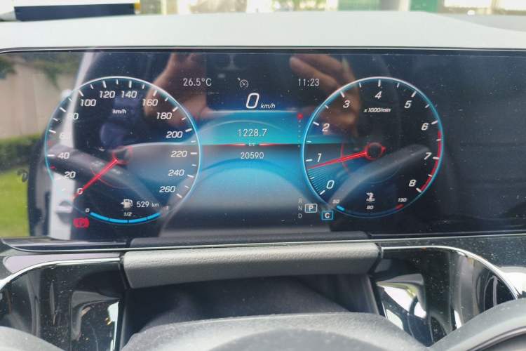 Used Mercedes-Benz GLA 2020 GLA 180 Odometer Close Up