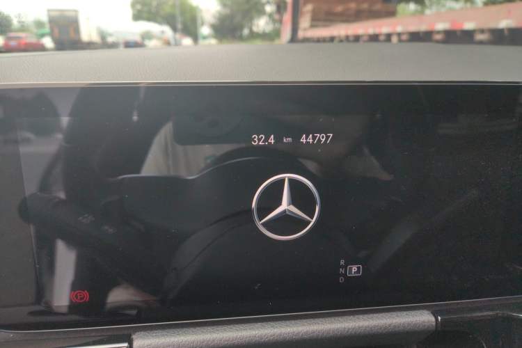 Used Mercedes-Benz GLA 2020 GLA 200 Odometer Close Up