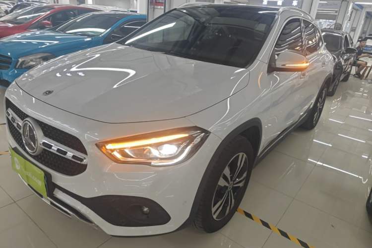 Used Mercedes-Benz GLA 2020 GLA 200 Guazi used car, China used car export, Used car for sale, Used Mercedes-Benz cars, Cheapest cars for sale