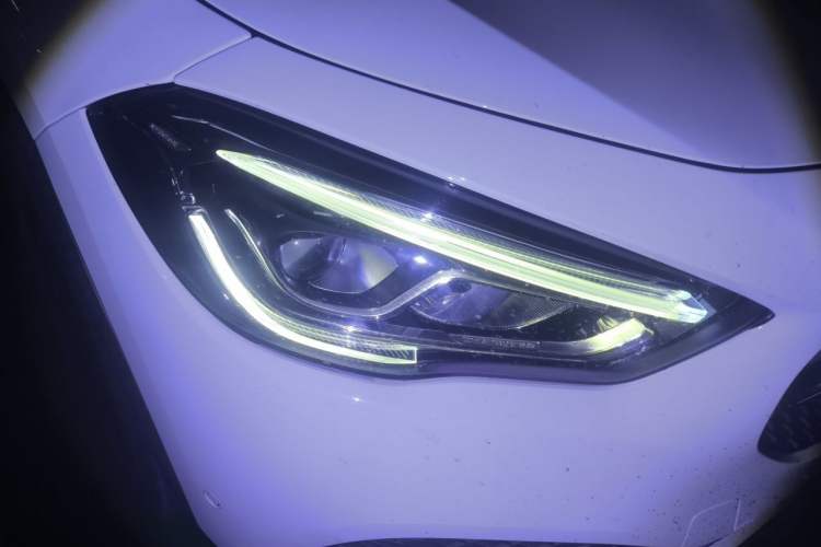 Used Mercedes-Benz GLA 2020 GLA 200 Right Front Headlight