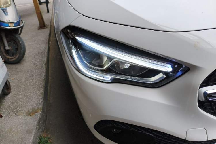 Used Mercedes-Benz GLA 2020 GLA 200 Right Front Headlight