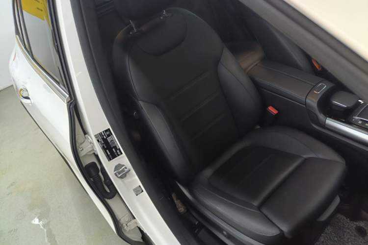 Used Mercedes-Benz GLA 2020 GLA 200 Right Front Seat