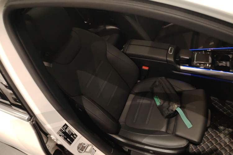 Used Mercedes-Benz GLA 2020 GLA 200 Right Front Seat