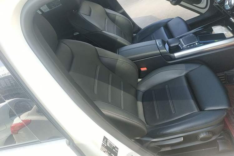 Used Mercedes-Benz GLA 2020 GLA 180 Right Front Seat