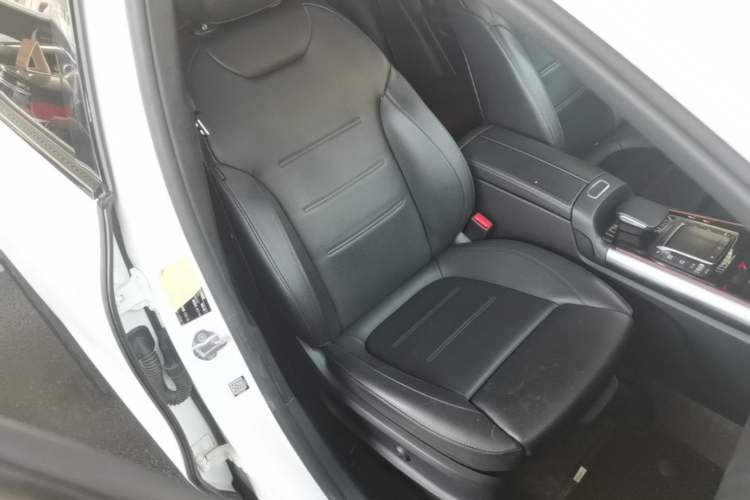 Used Mercedes-Benz GLA 2020 GLA 200 4MATIC Right Front Seat