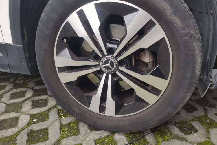 Used Mercedes-Benz GLA 2020 GLA 200 Right Front Wheel Hub
