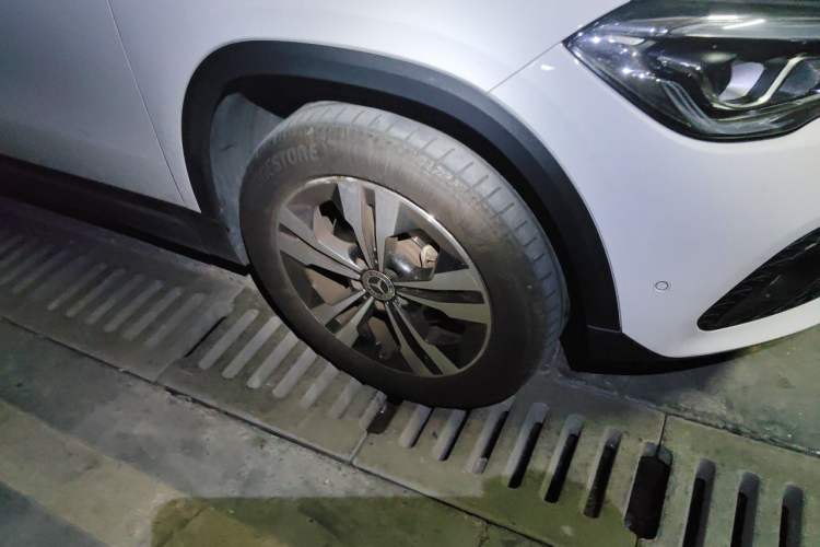 Used Mercedes-Benz GLA 2020 GLA 200 Right Front Wheel Hub