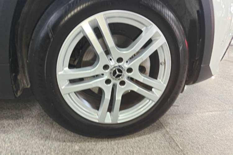 Used Mercedes-Benz GLA 2020 GLA 180 Right Front Wheel Hub
