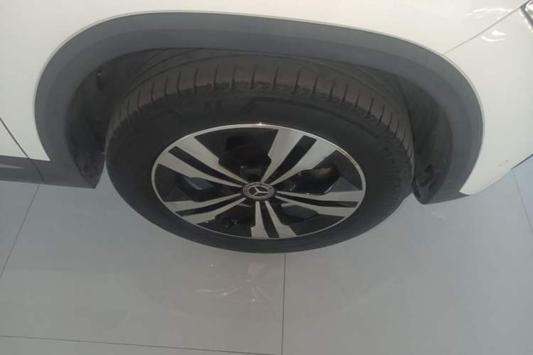 Used Mercedes-Benz GLA 2020 GLA 200 Right Front Wheel Hub
