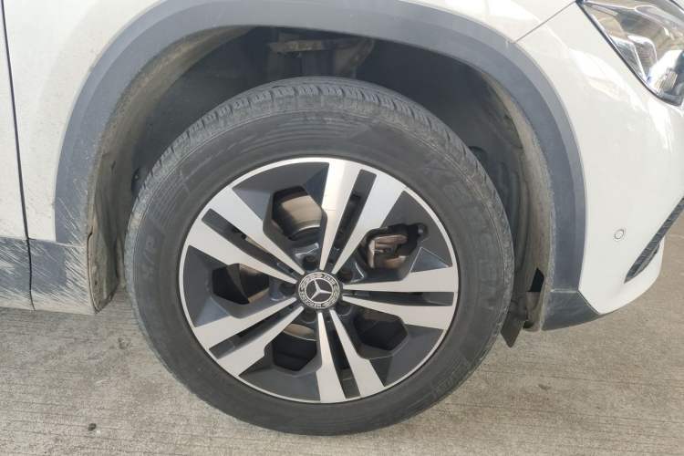 Used Mercedes-Benz GLA 2020 GLA 200 Right Front Wheel Hub