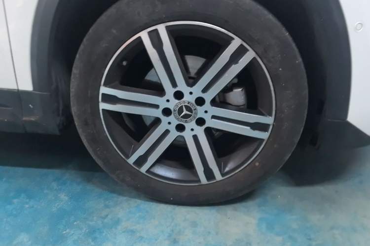 Used Mercedes-Benz GLA 2020 GLA 200 4MATIC Right Front Wheel Hub