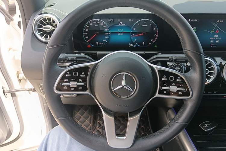 Used Mercedes-Benz GLA 2020 GLA 200 4MATIC Steering Wheel