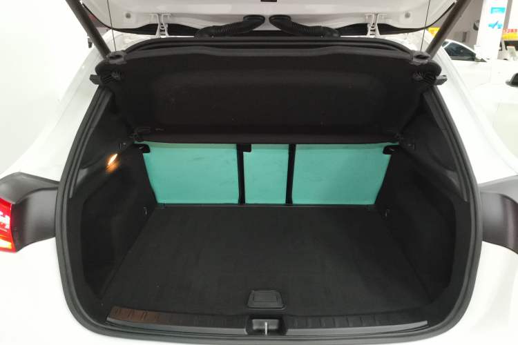 Used Mercedes-Benz GLA 2020 GLA 180 Trunk