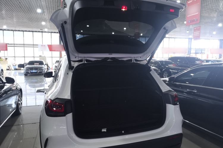 Used Mercedes-Benz GLA 2020 GLA 200 4MATIC Trunk