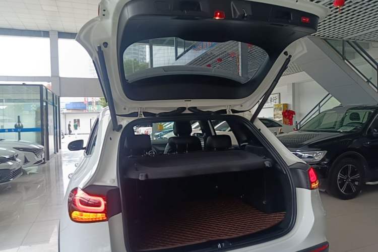 Used Mercedes-Benz GLA 2020 GLA 200 Trunk