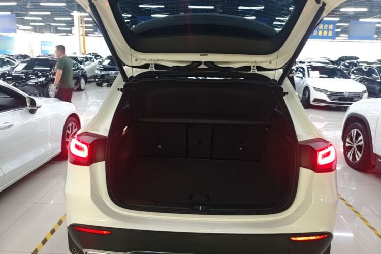 Used Mercedes-Benz GLA 2020 GLA 200 Trunk