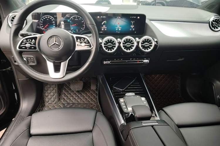 Used Mercedes-Benz GLA 2022 Facelifted GLA 200 Center Console