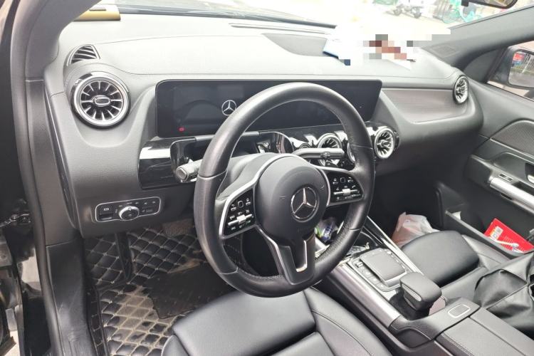 Used Mercedes-Benz GLA 2022 Second Facelift GLA 200 Center Console