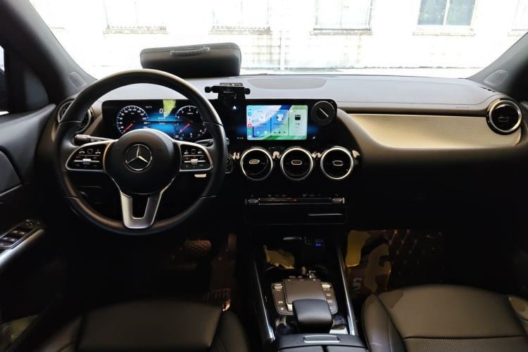 Used Mercedes-Benz GLA 2022 Second Facelift GLA 200 Center Console