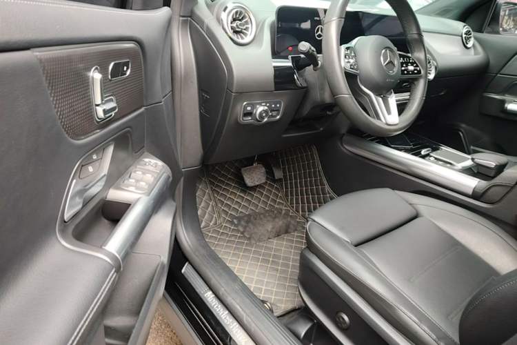 Used Mercedes-Benz GLA 2022 Facelifted GLA 200 Driver Seat