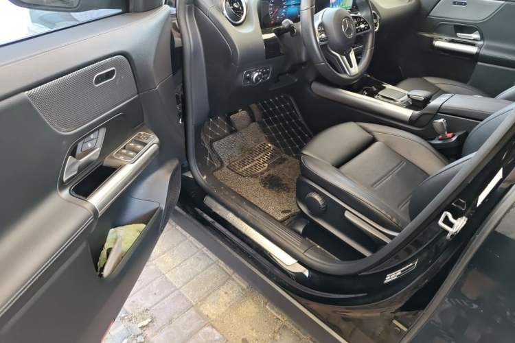 Used Mercedes-Benz GLA 2022 Second Facelift GLA 200 Driver Seat