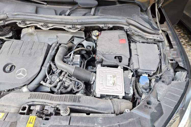 Used Mercedes-Benz GLA 2022 Second Facelift GLA 200 Engine Bay Left