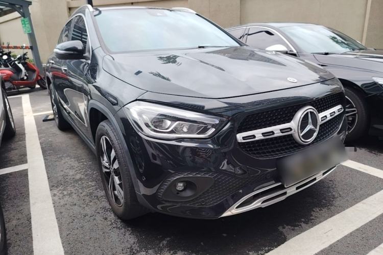 Used Mercedes-Benz GLA 2022 Facelifted GLA 200 Front Right 45 Deg