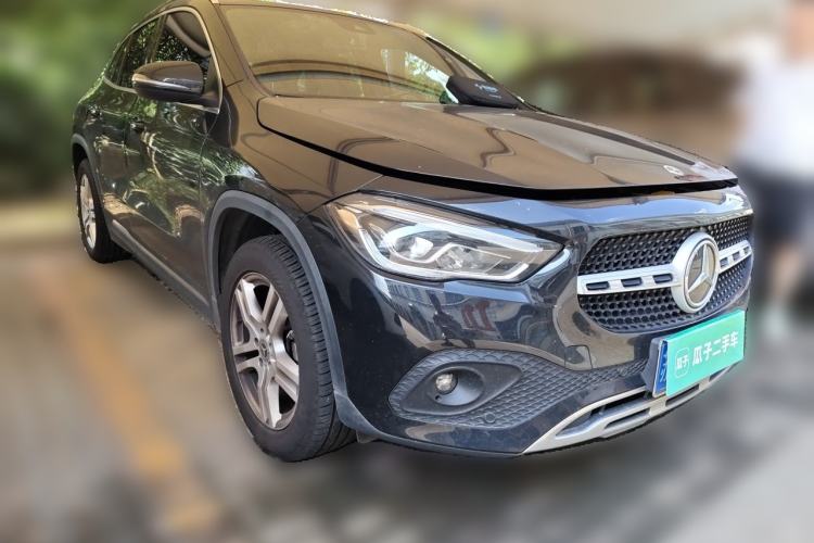 Used Mercedes-Benz GLA 2022 Second Facelift GLA 200 Front Right 45 Deg