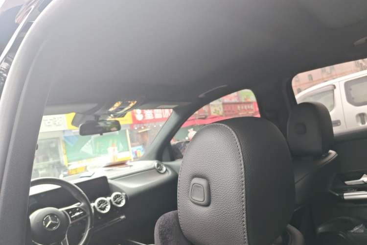 Used Mercedes-Benz GLA 2022 Second Facelift GLA 200 Headliner