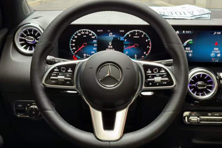 Used Mercedes-Benz GLA 2022 GLA 220 Interior 2
