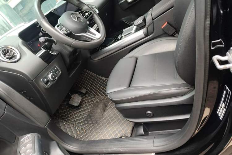 Used Mercedes-Benz GLA 2022 Facelifted GLA 200 Left Front Seat