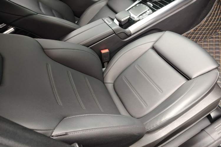 Used Mercedes-Benz GLA 2022 Facelifted GLA 200 Right Front Seat