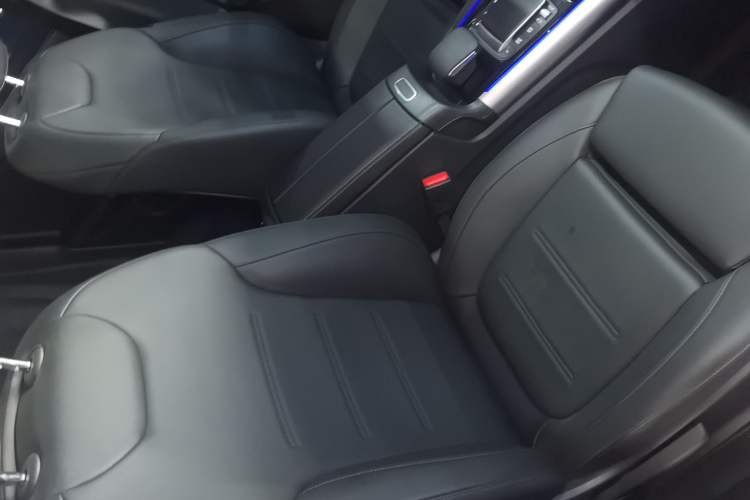 Used Mercedes-Benz GLA 2022 Facelifted GLA 200 Right Front Seat