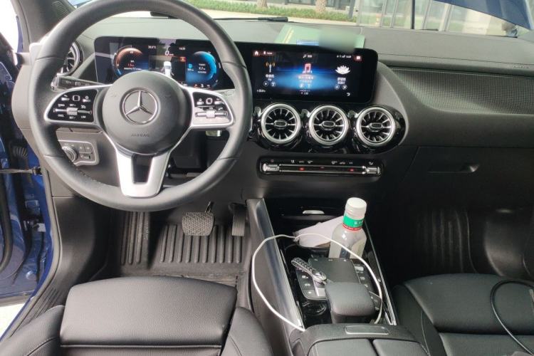Used Mercedes-Benz GLA 2022 Facelifted GLA 200 Center Console