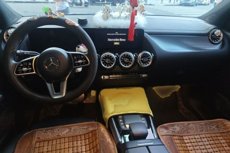 Used Mercedes-Benz GLA 2022 GLA 220 Center Console