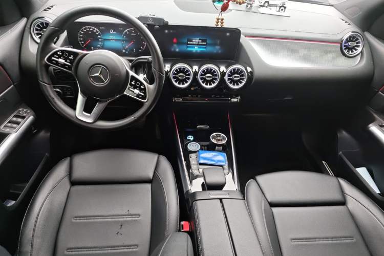 Used Mercedes-Benz GLA 2022 Facelifted GLA 200 Center Console