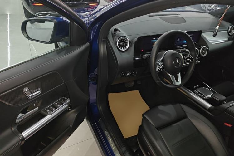 Used Mercedes-Benz GLA 2022 Facelifted GLA 200 Driver Seat