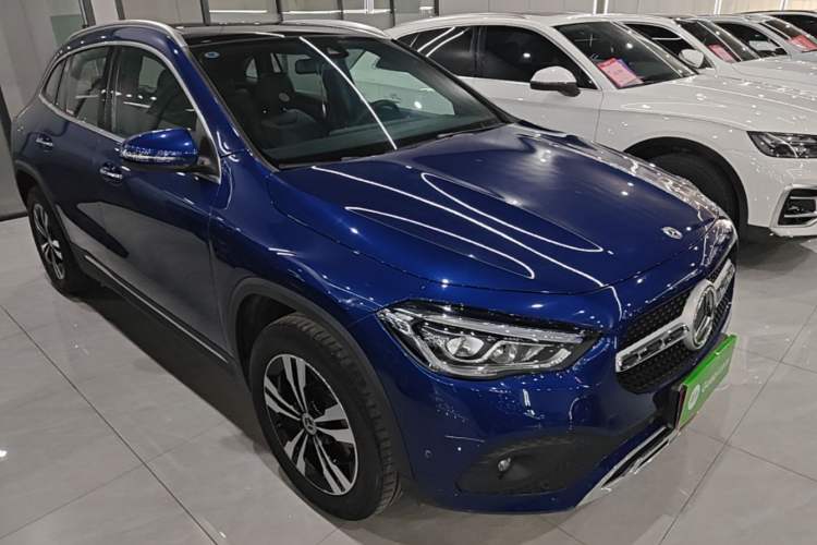 Used Mercedes-Benz GLA 2022 Facelifted GLA 200 Front Right 45 Deg