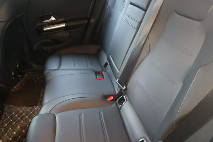 Used Mercedes-Benz GLA 2022 GLA 220 Left Rear Seat