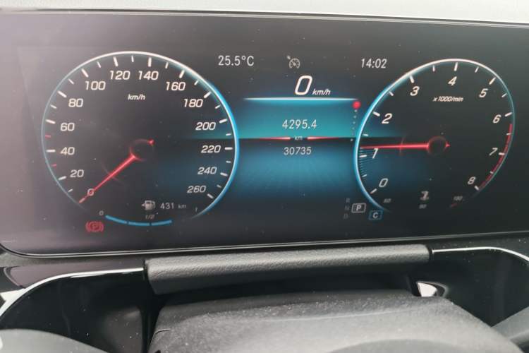Used Mercedes-Benz GLA 2022 Facelifted GLA 200 Odometer Close Up