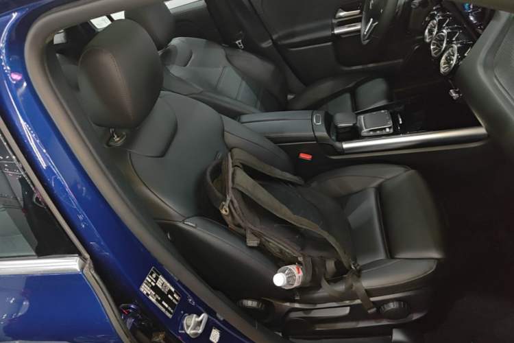 Used Mercedes-Benz GLA 2022 Facelifted GLA 200 Right Front Seat