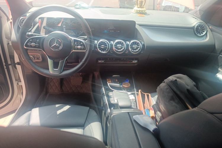 Used Mercedes-Benz GLA 2022 Facelifted GLA 200 Center Console
