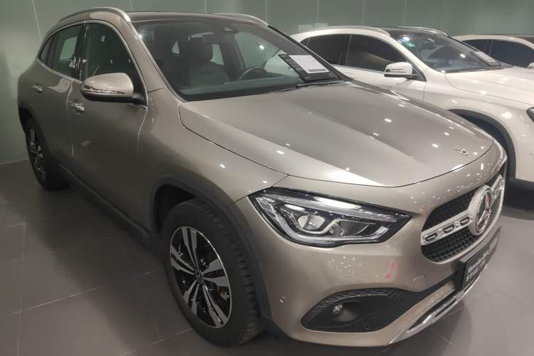 Used Mercedes-Benz GLA 2022 GLA 220 Front Right 45 Deg