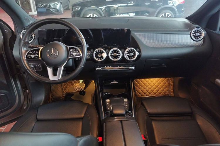 Used Mercedes-Benz GLA 2022 Facelifted GLA 200 Interior 2