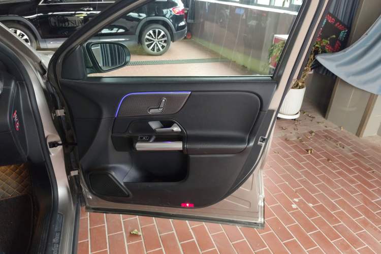 Used Mercedes-Benz GLA 2022 Facelifted GLA 200 Interior 5