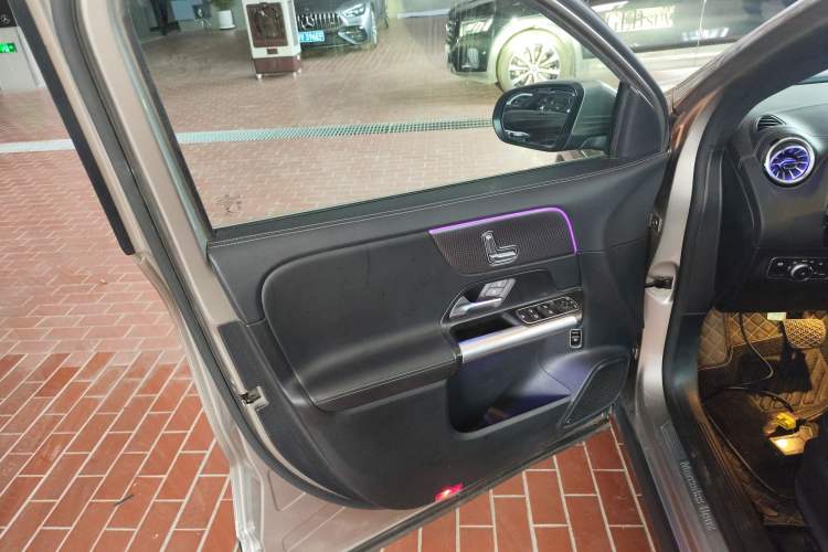 Used Mercedes-Benz GLA 2022 Facelifted GLA 200 Interior 7