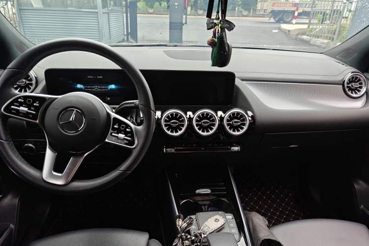 Used Mercedes-Benz GLA 2022 GLA 200 Center Console